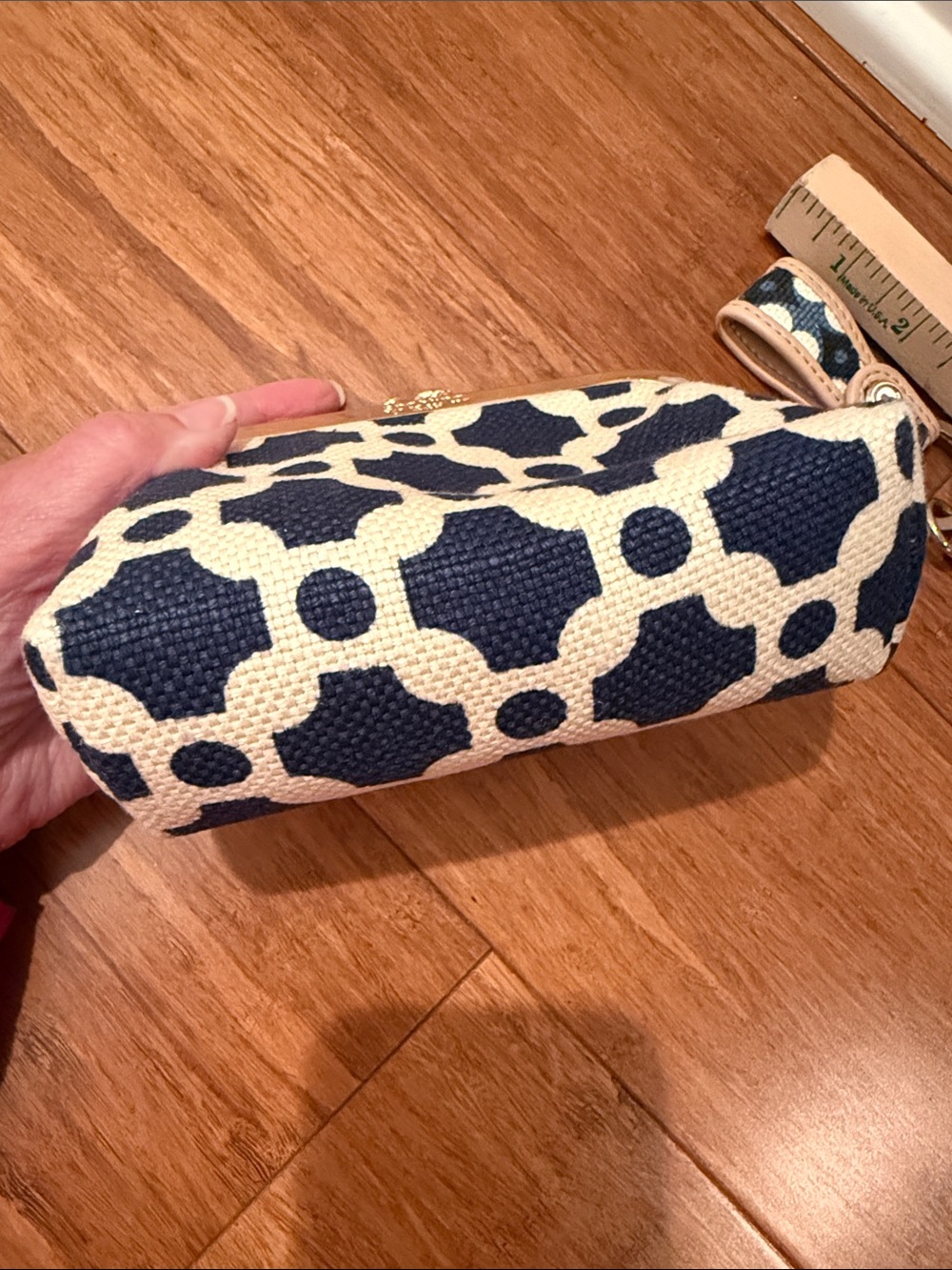 Spartina 449 Navy and Cream Geometric Kiss-Lock Coin Purse with Key Fob - Picture 8 of 13